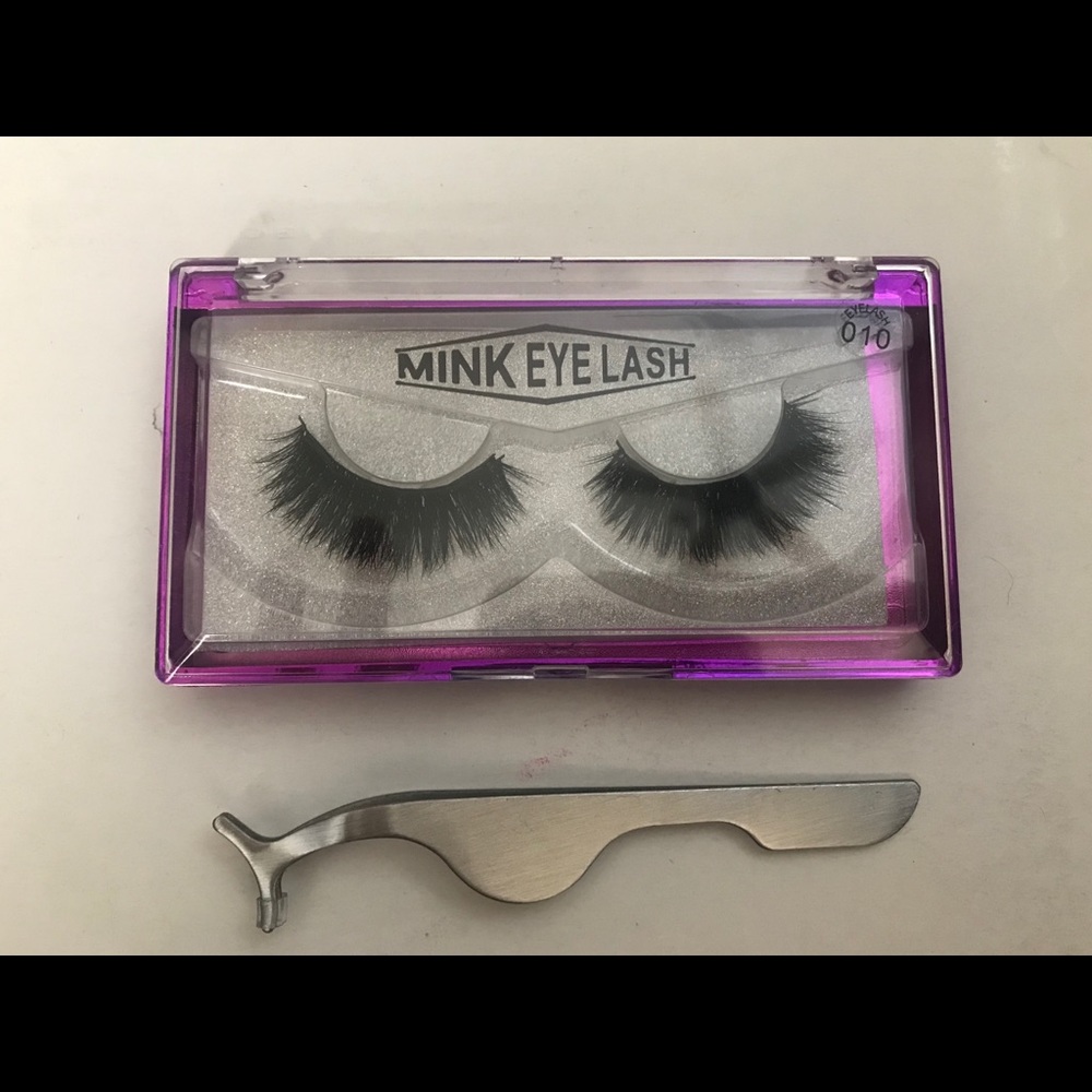 Magnetic Mink lashes & flat head tweezer to apply